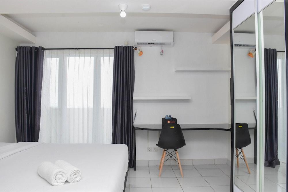 Comfy And Tidy Studio Amethyst Apartment - Tap to explore photos