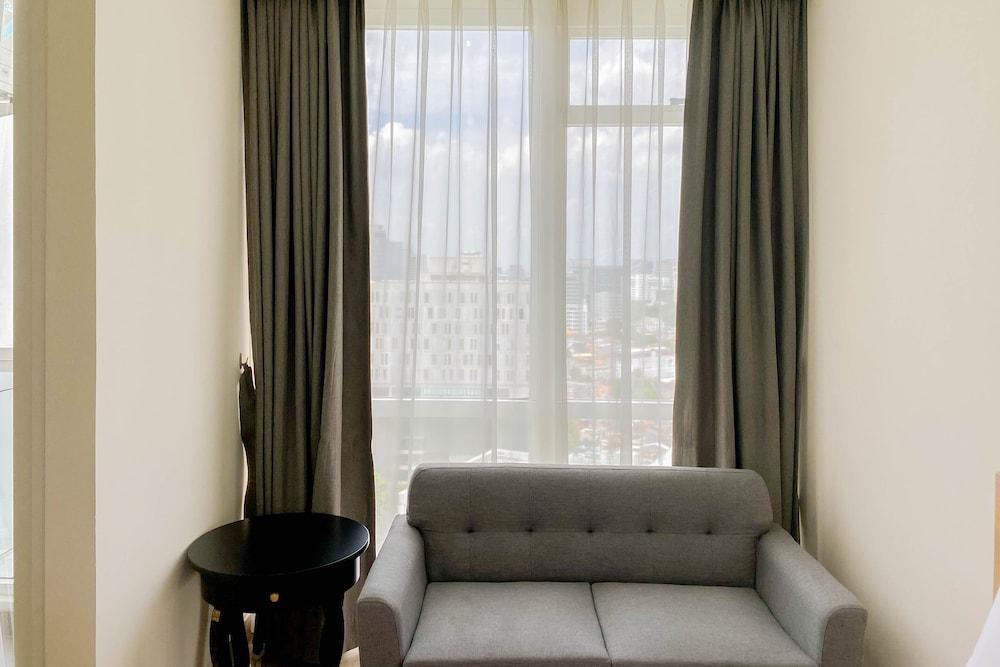 Modern Look Studio Room Menteng Park Apartment - Tap to explore photos