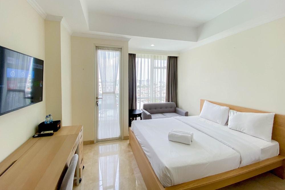 Modern Look Studio Room Menteng Park Apartment - Tap to explore photos