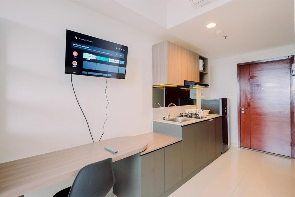 Homey And Wonderful Studio At West Vista Apartment - Tap to explore photos