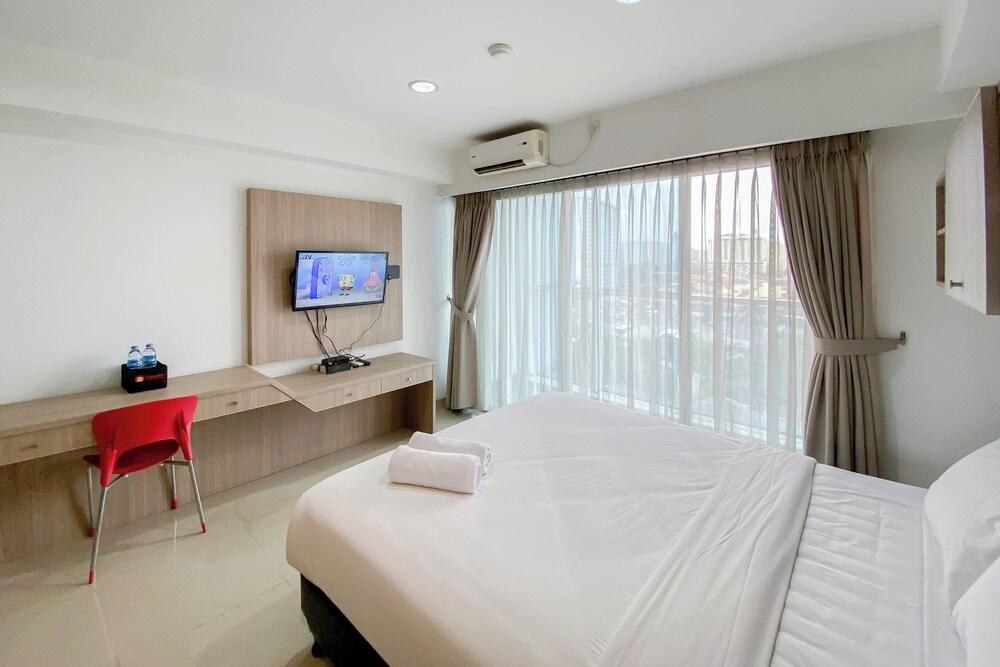 Homey And Nice Studio Tamansari The Hive Apartment - Tap to explore photos