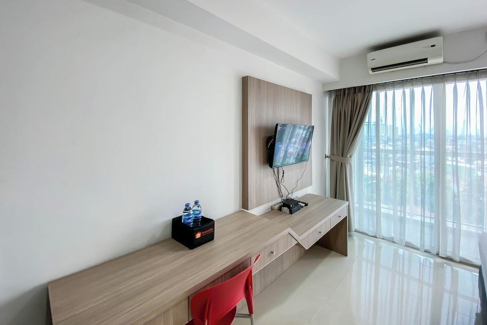 Homey And Nice Studio Tamansari The Hive Apartment - Tap to explore photos