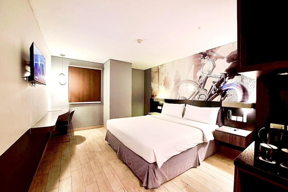 Horu Hotel Mangga Dua Square Room Type - Superior Double Or Twin Horu Hotel Mangga Dua Square Room Type - Superior Double Or Twin