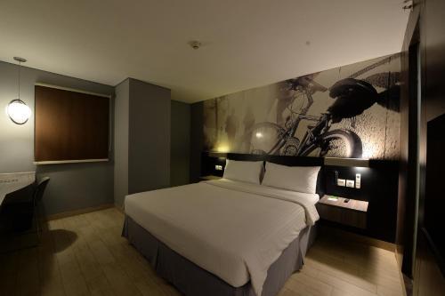 Horu Hotel Mangga Dua Square - Tap to explore photos
