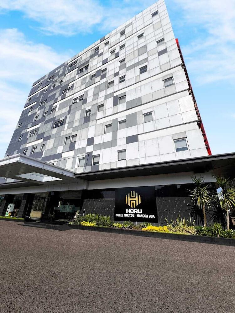 Horu Hotel Mangga Dua Square - Tap to explore photos