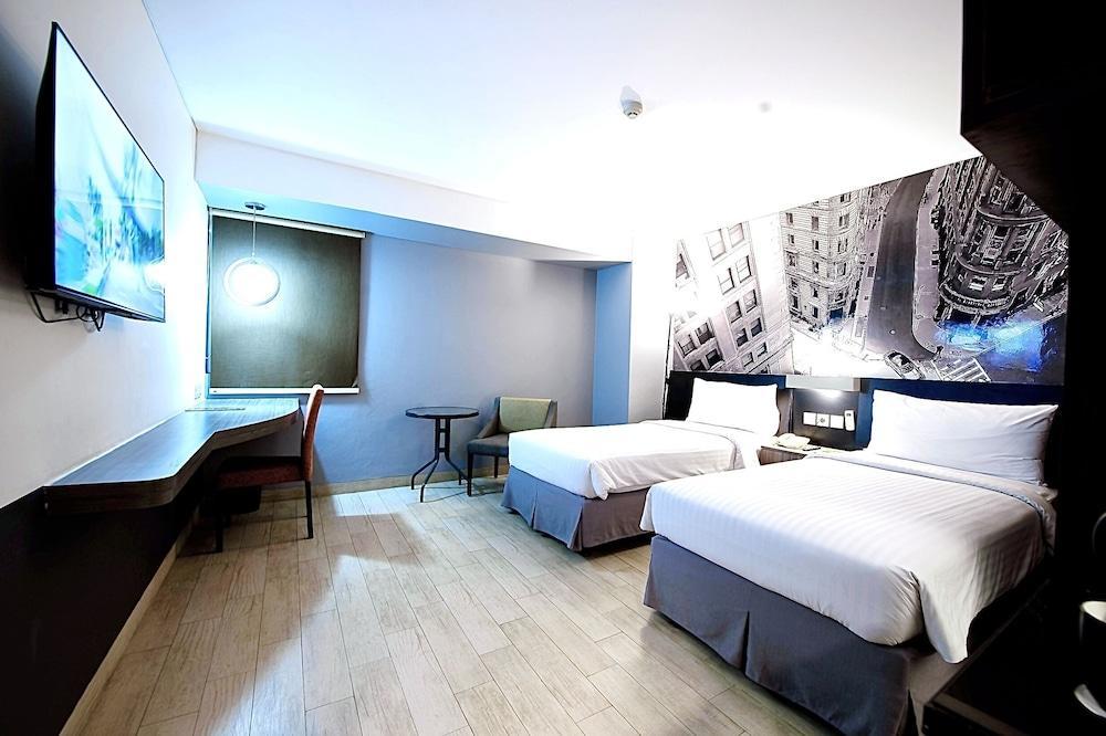 Horu Hotel Mangga Dua Square - Tap to explore photos