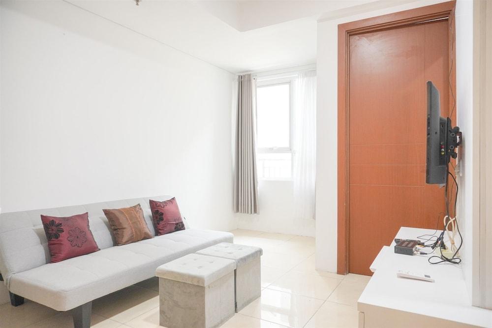 Modern And Homey 2Br At Mt Haryono Square Apartment - Tap to explore photos