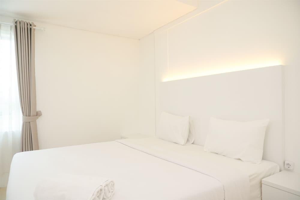 Modern And Homey 2Br At Mt Haryono Square Apartment