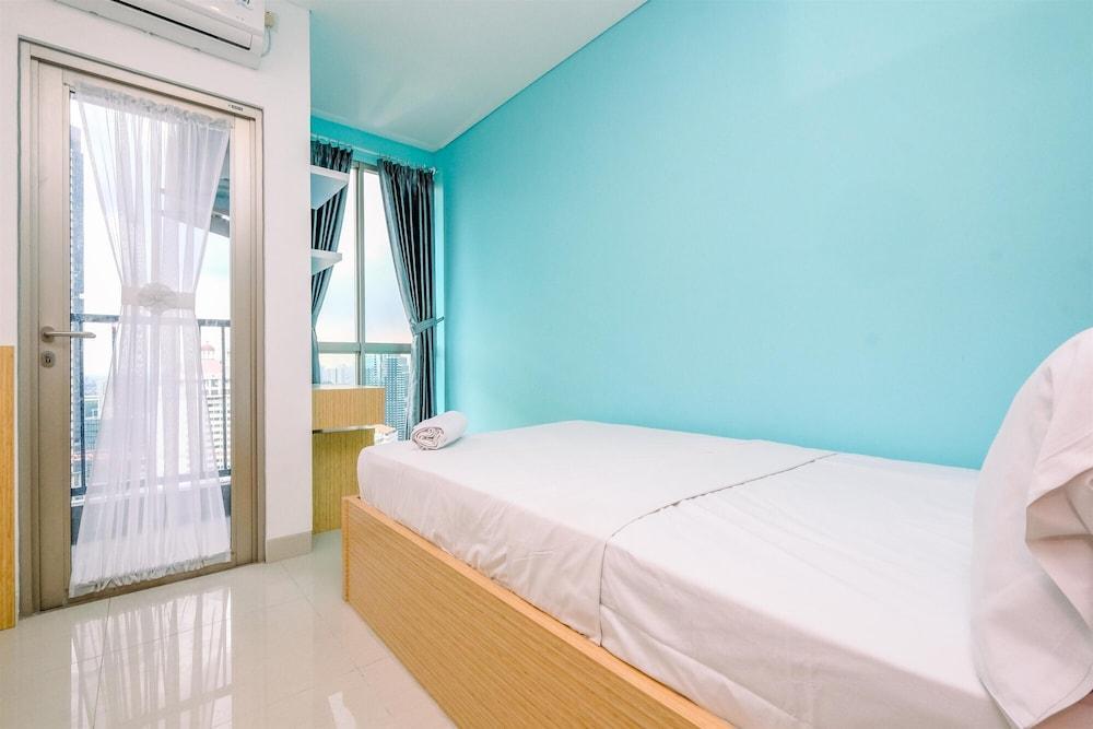 Nice Studio Apartment At Ciputra World 2 - Tap to explore photos