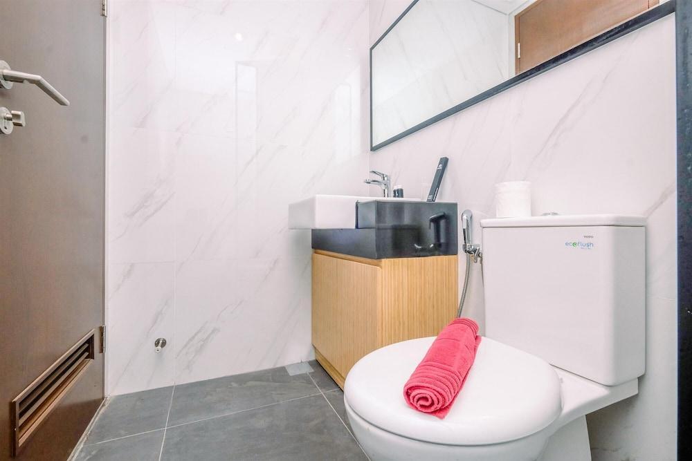Nice Studio Apartment At Ciputra World 2 - Tap to explore photos