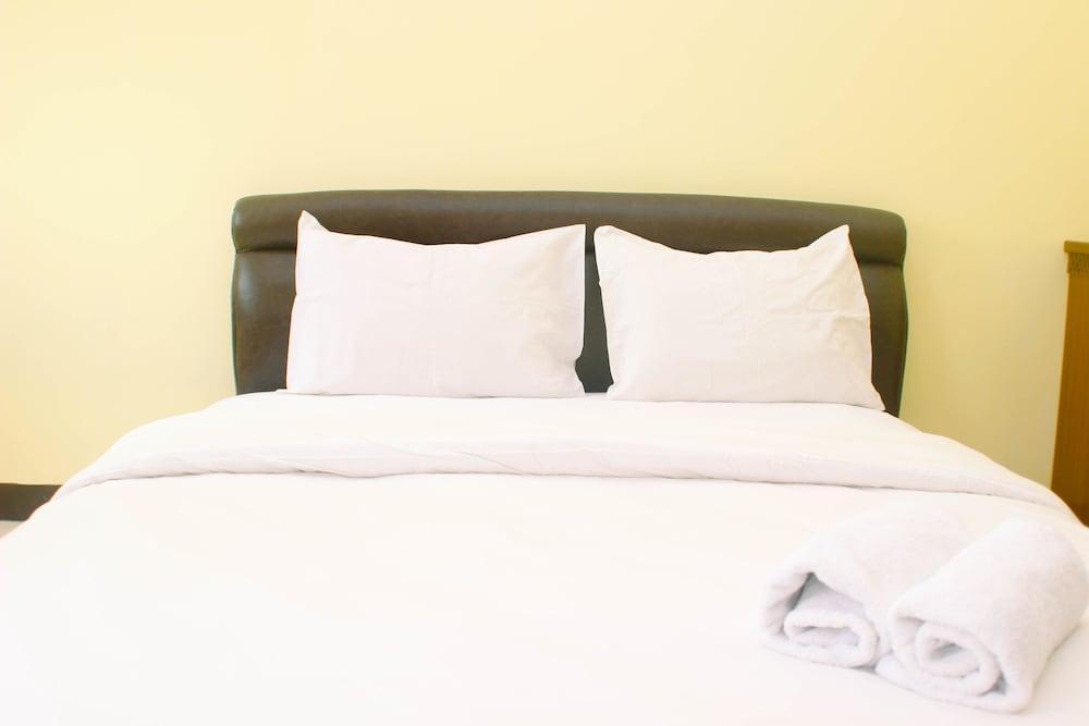 Warm And Homey Studio Room At Maple Park Sunter Apartment