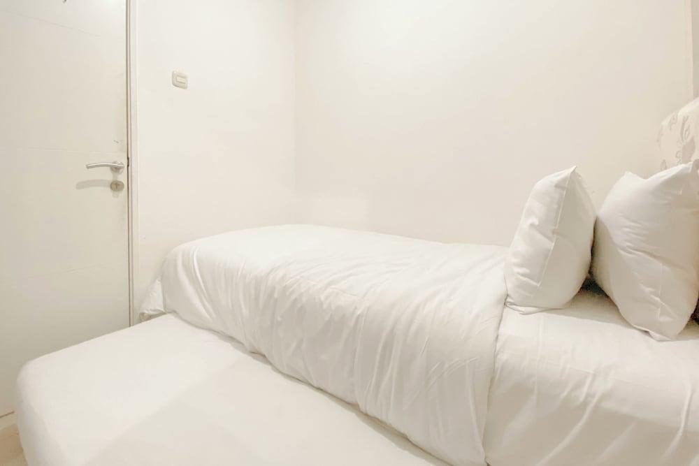 Modern Look 2Br At Bassura City Apartment