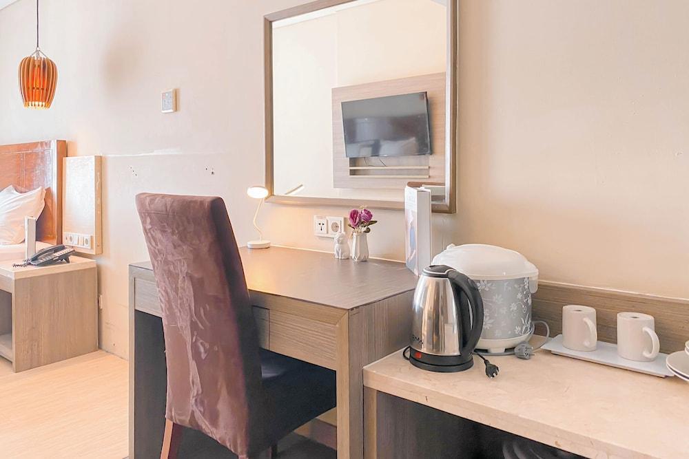 Good Place Studio At Grand Palace Kemayoran Apartment - Tap to explore photos