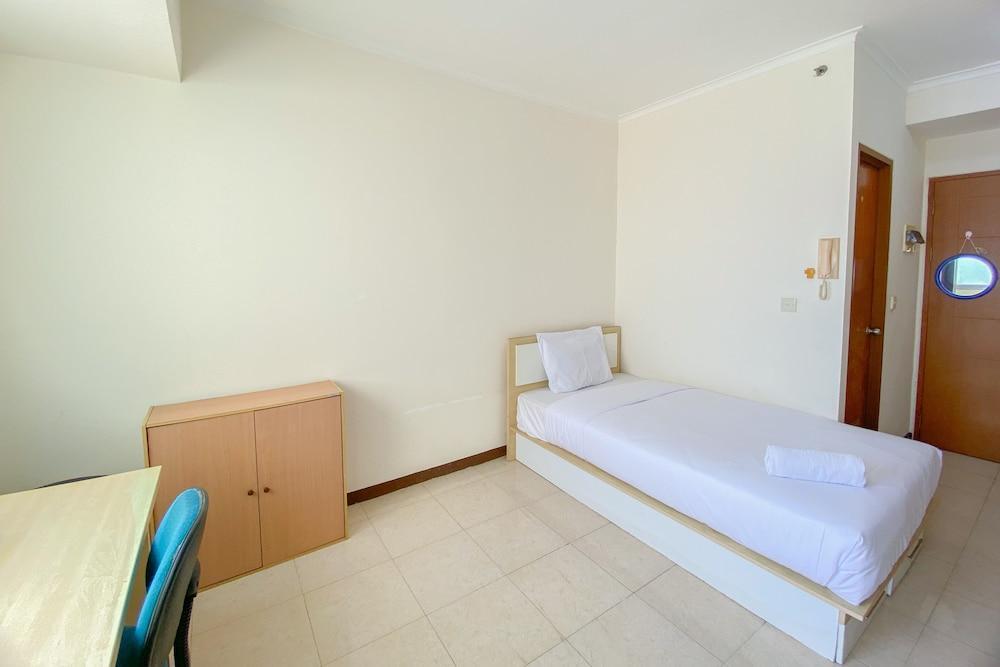 Minimalist And Comfy Studio Room Maple Park Sunter Apartment - Tap to explore photos