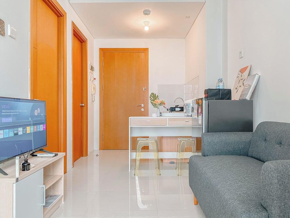 Brand New And Homey 2Br Apartment At Woodland Park Residence - Tap to explore photos