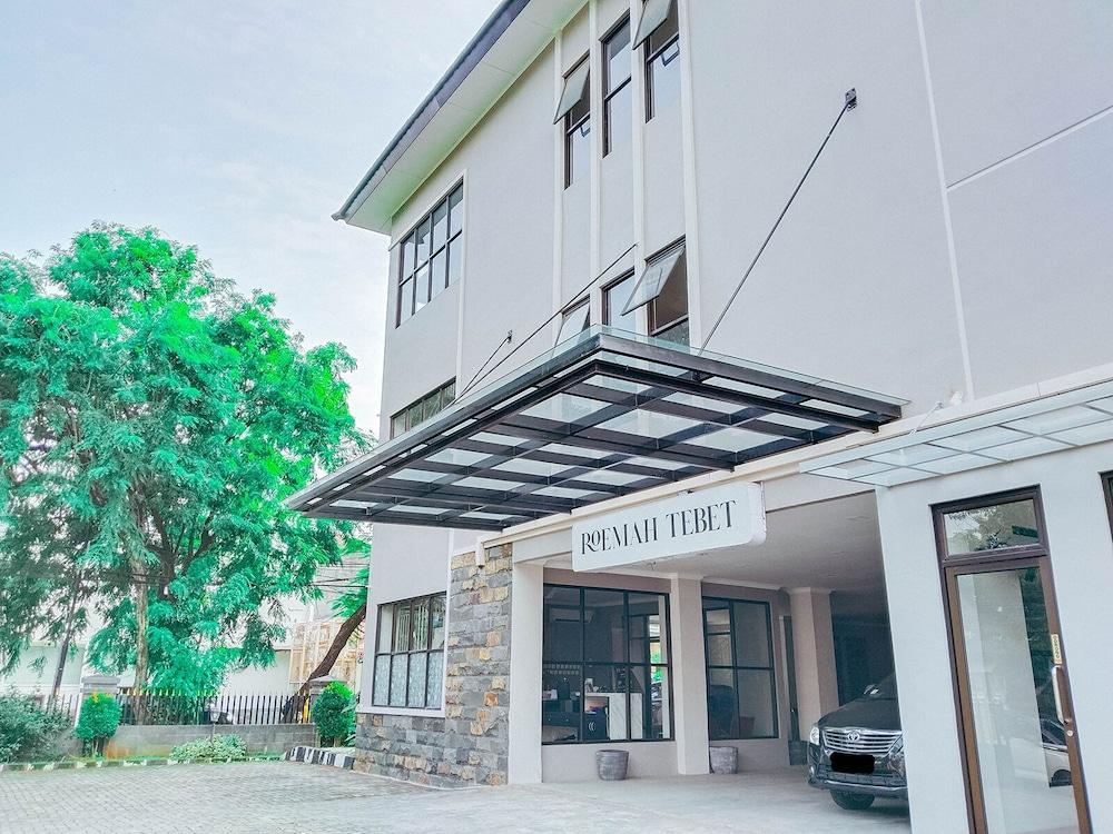 Roemah Tebet Powered by Cocotel - Tap to explore photos