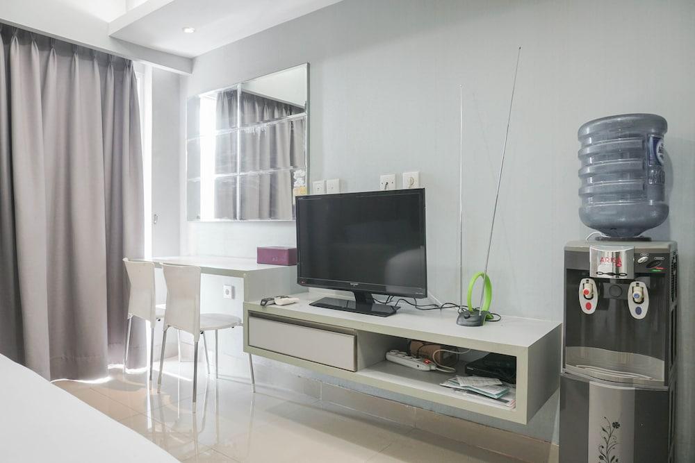 Beautiful Studio At Tamansari The Hive Apartment - Tap to explore photos