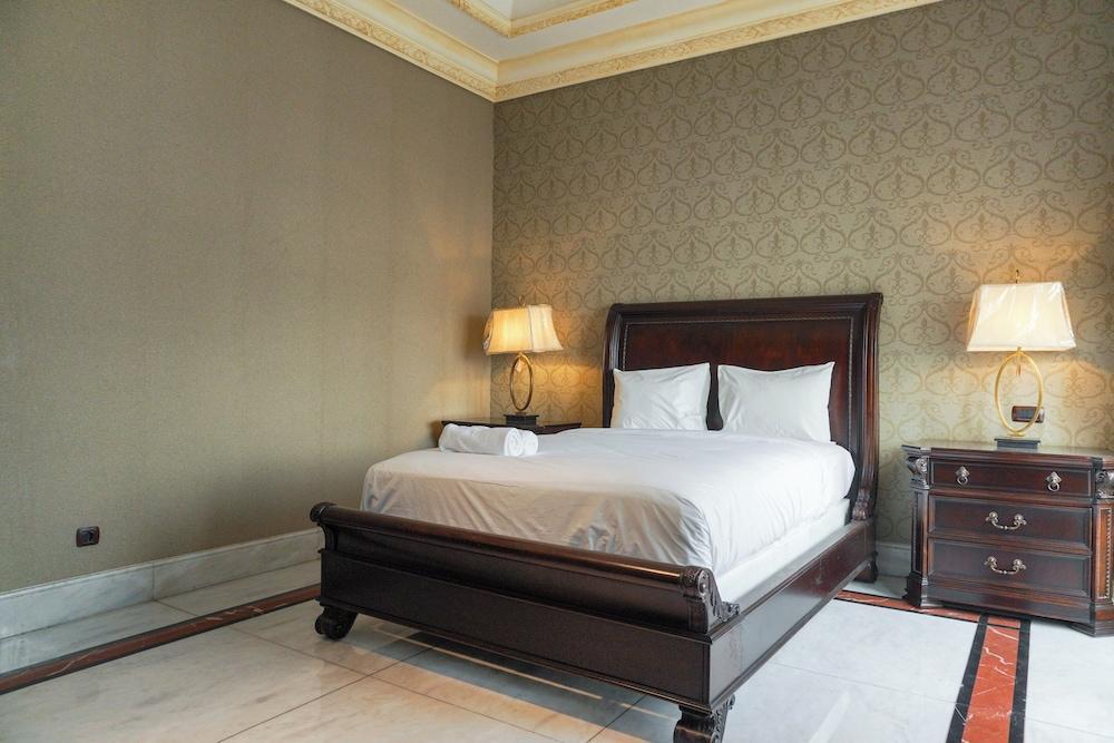 Luxurious And Strategic 4Br Da Vinci Apartment - Tap to explore photos