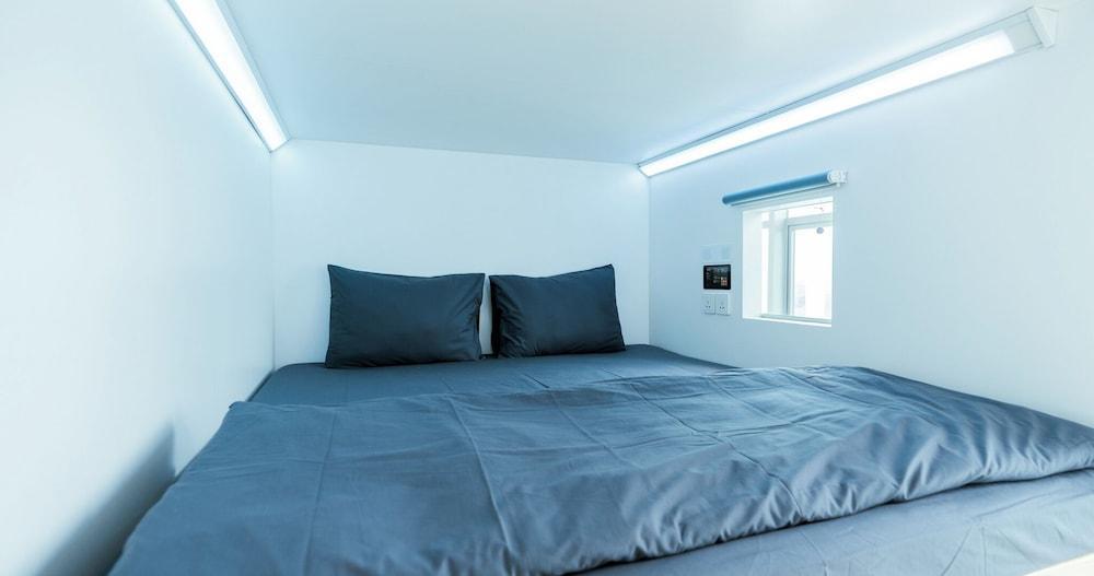 Bobopod Juanda Jakarta Room Type - Sky Double