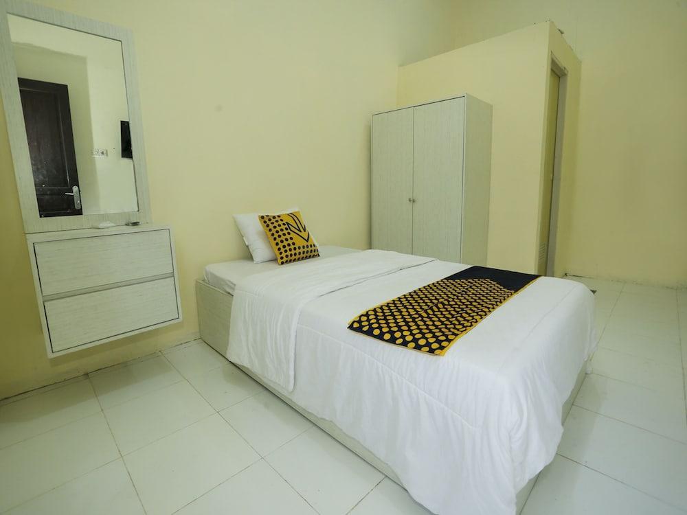 Hotel O Wisma Terace House - Tap to explore photos