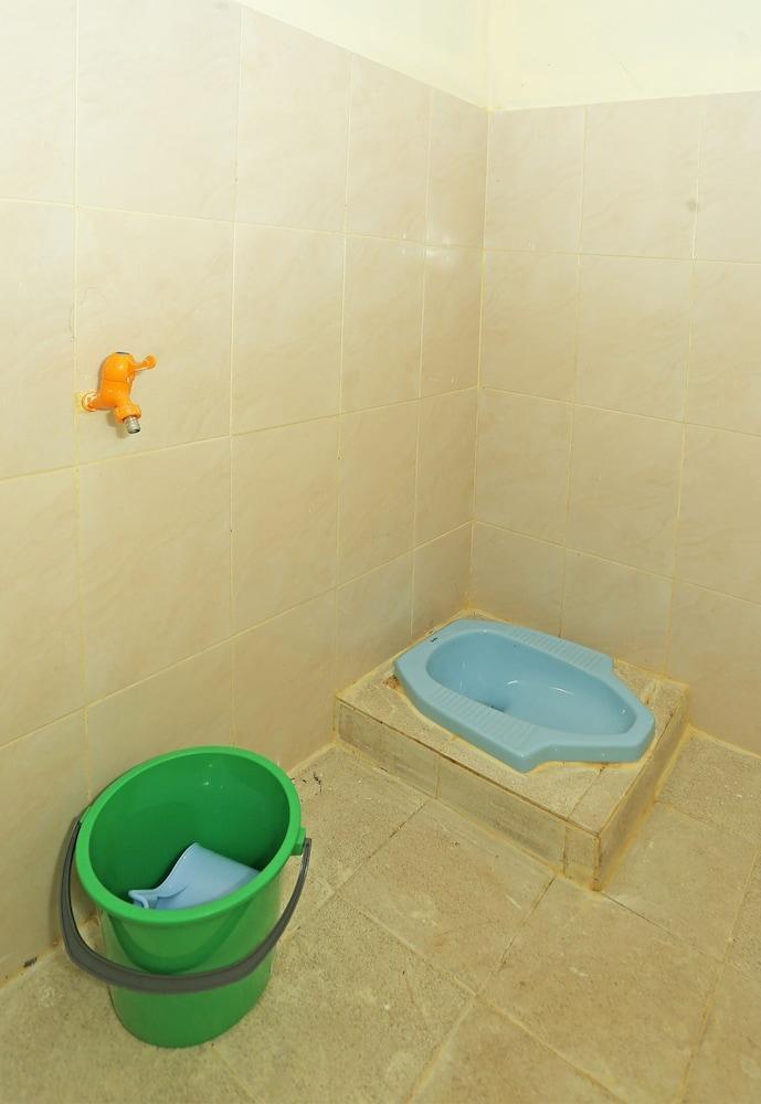 Hotel O Wisma Terace House - Tap to explore photos