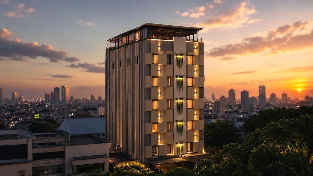 Mimaru Hotel Jakarta Mangga Besar - Tap to explore photos