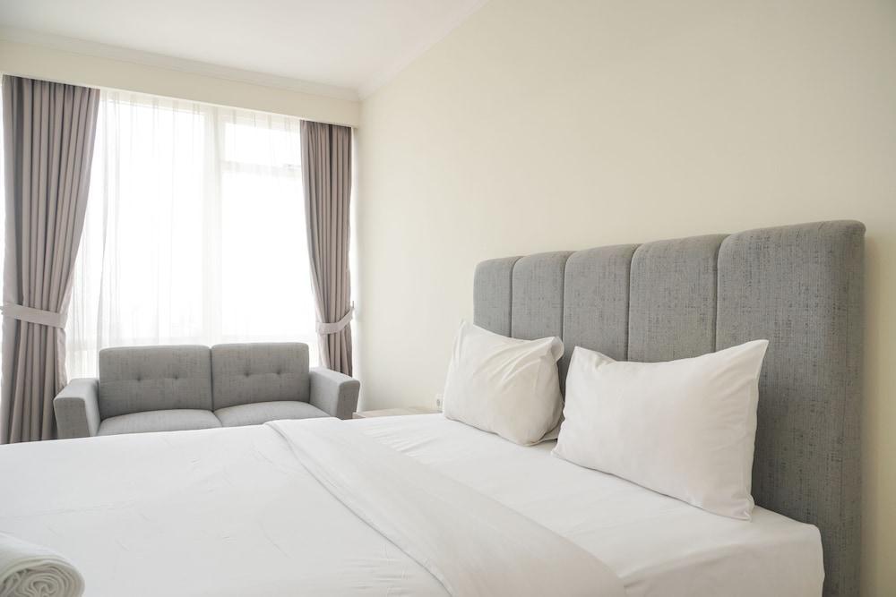 Strategic And Comfy Studio Menteng Park Apartment - Tap to explore photos