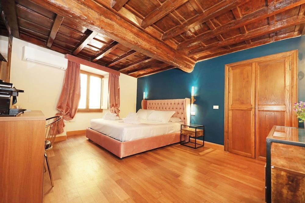 Golden Pantheon Rooms Room Type - Deluxe Double Room, 1 King Bed