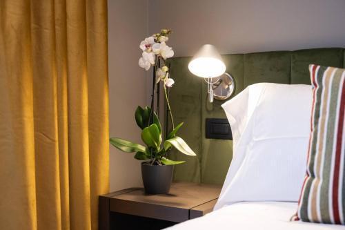 DOMUS 213 Guest House - Tap to explore photos