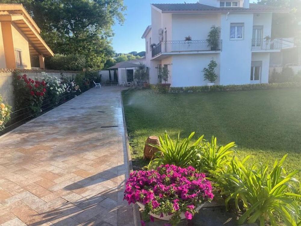 ROMANA GUEST HOUSE - Tap to explore photos