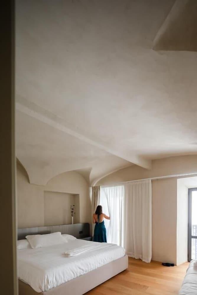 C10 Boutique Hotel Room Type - Deluxe Double or Twin Room
