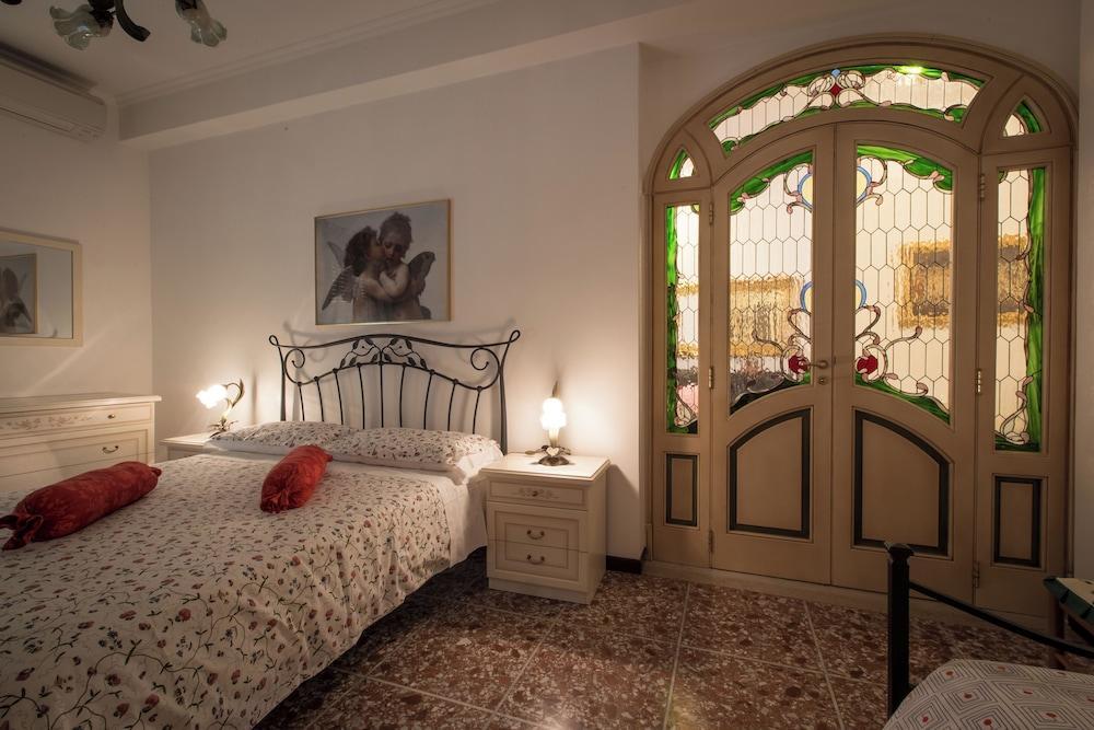 La Primavera Holidayhouse - Tap to explore photos