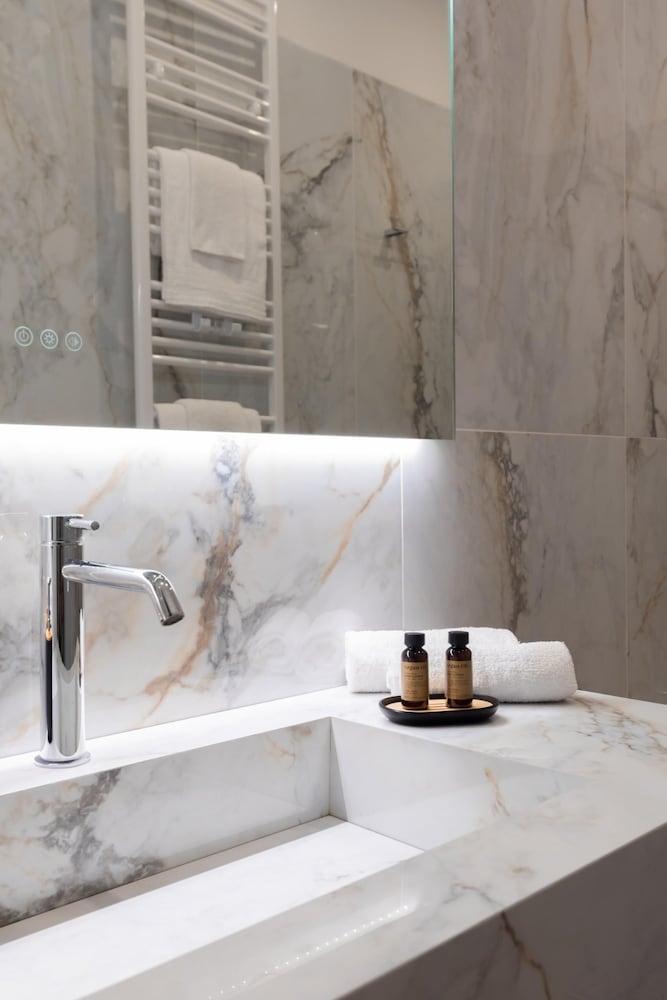 Esquilino Charming Apartment - Tap to explore photos