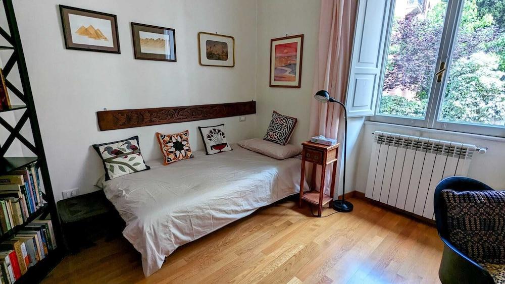 Beautiful 2-bed Apartment in Roma - Tap to explore photos