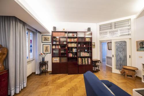 Trastevere 2 BR Cozy Apartment - Tap to explore photos