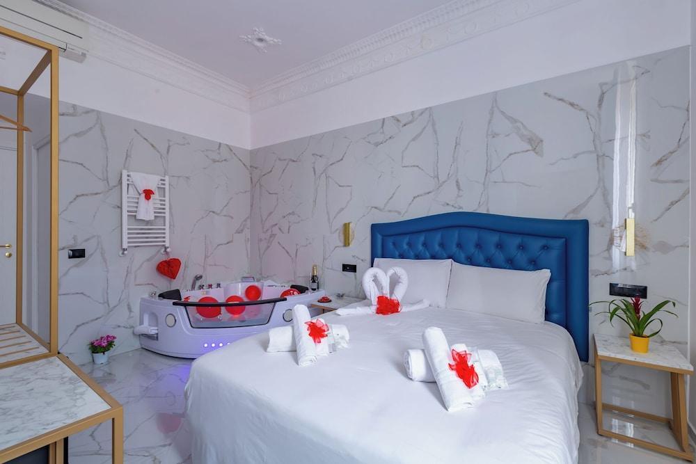 MISS SUITE Room Type - Luxury Room