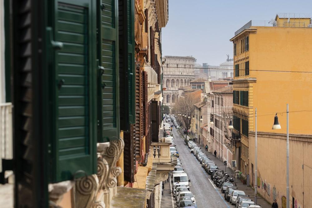Colosseo Road by Hili - Tap to explore photos