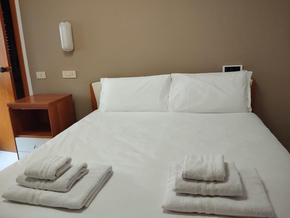 Casa Amica Guest House - Tap to explore photos