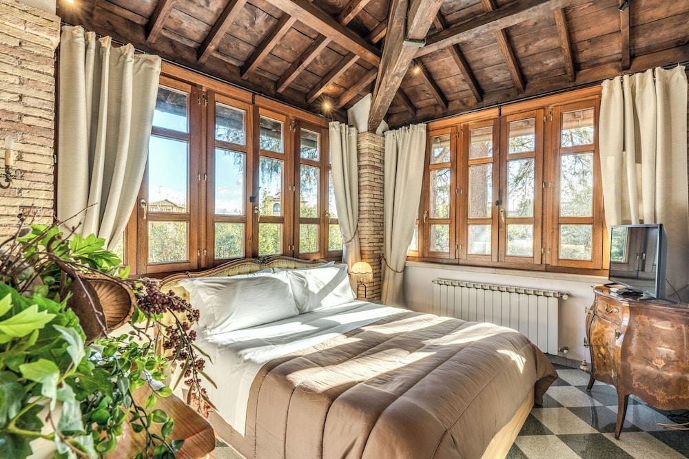 Villa Alberici Room Type - Deluxe Studio Suite, 2 Bedrooms, Garden View