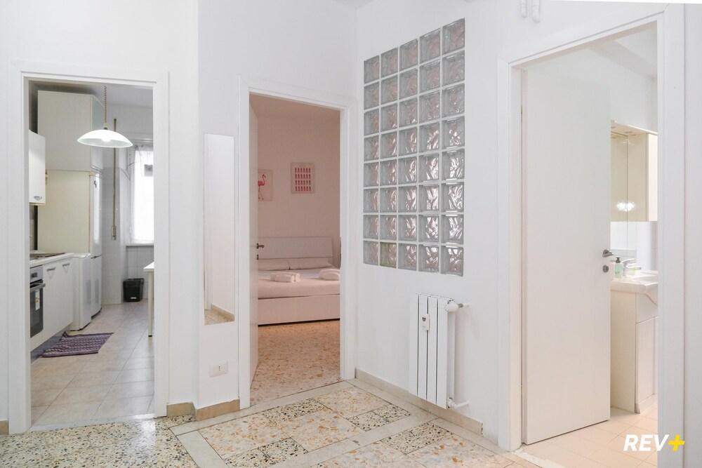 BB Plus Apartment Roma Tiburtina - Tap to explore photos