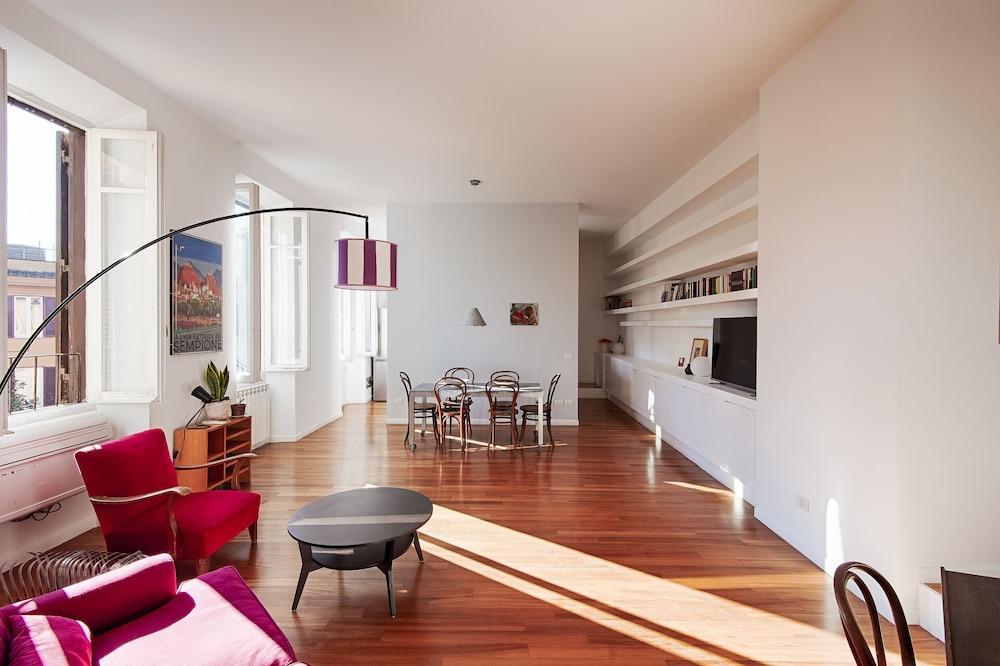 Auditorium Luxury Three Bedroom Apartment - Tap to explore photos