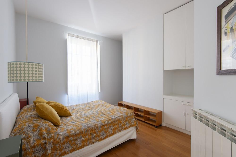 Auditorium Luxury Three Bedroom Apartment - Tap to explore photos