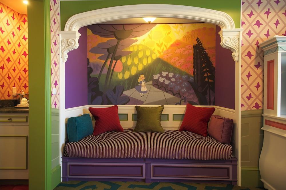 Tokyo Disneyland Hotel - Tap to explore photos