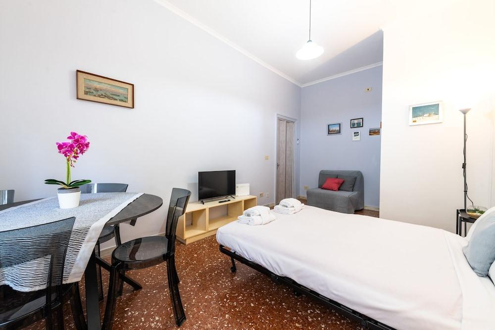 Magi Apartment in Rome Room Type - House