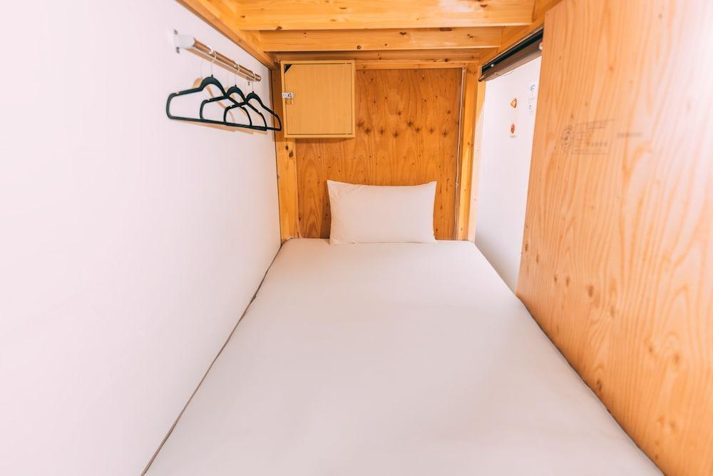 Tokyo Guesthouse HIVE Room Type - Mixed Dormitory for Single Use, Non Smoking