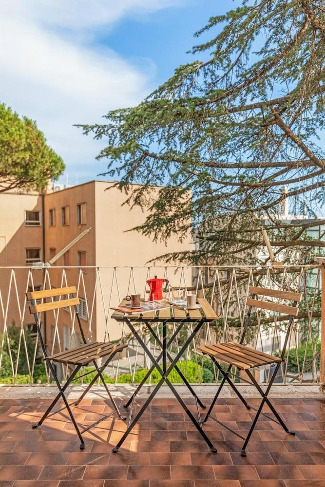 Bright Apartment in Quiet and Green Area - Tap to explore photos