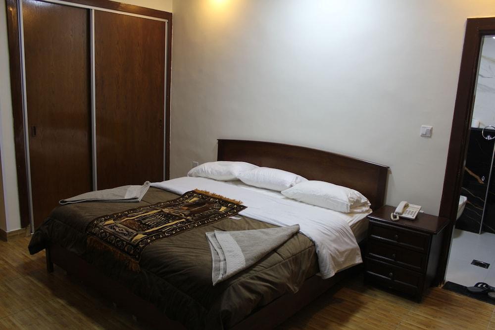 Al Ahfad Hotel Apartments - Tap to explore photos