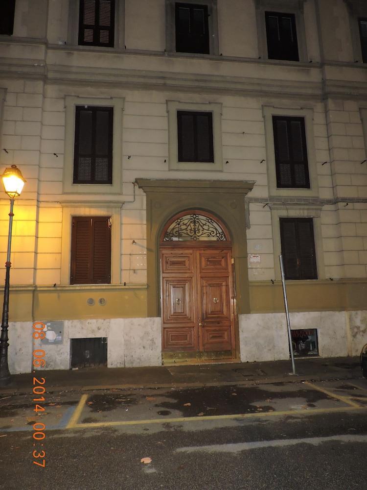 Living Rome Ottaviano - Tap to explore photos