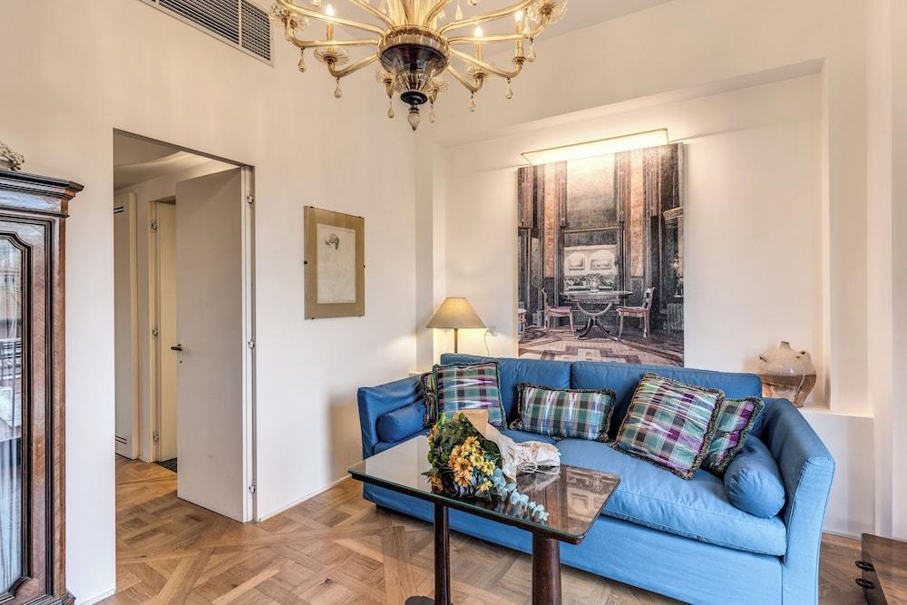 Trastevere Outstanding 4 Br Terraced Apartment - Tap to explore photos