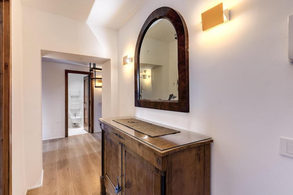 Trastevere Outstanding 4 Br Terraced Apartment - Tap to explore photos